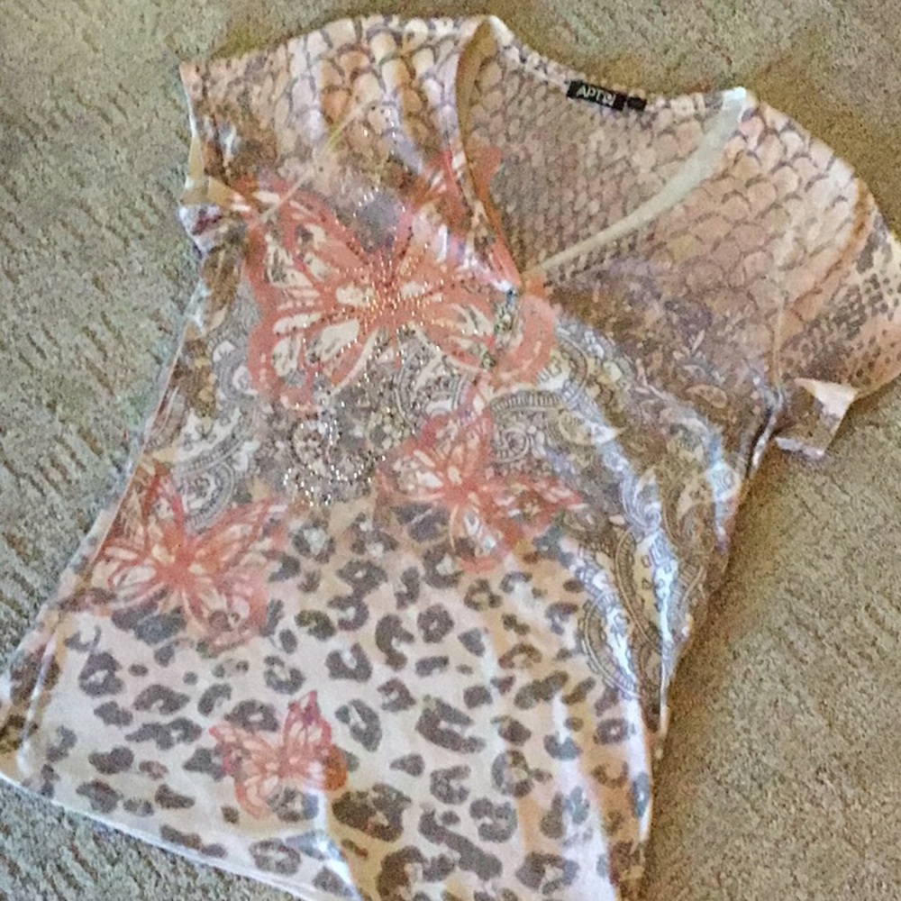 APT9 v-neck top w/sparkles size M